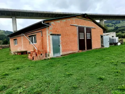 Nave industrial en Barrio de Pedredo, 663