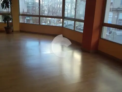 Oficina en calle de Simón Bolívar