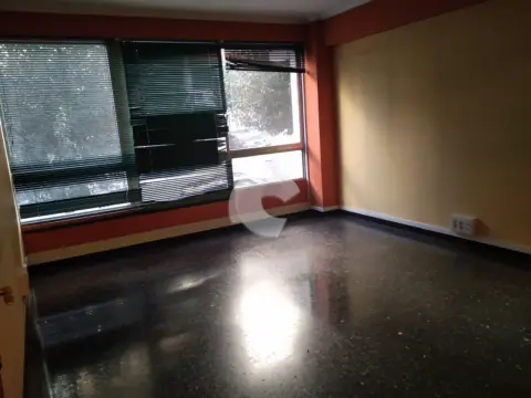 Oficina en calle de Simón Bolívar