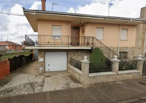 Casa en Llamas de la Ribera