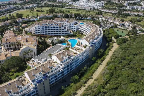 Apartamento en Urbanización El Hacho-La Duquesa Golf