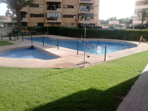 Piso en Urbanización de Roquetas-Las Marinas