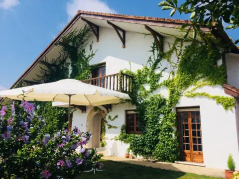 Casa en calle Santa Eulalia, 24