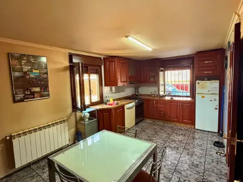 Casa en calle Lgar. Santa Rosa