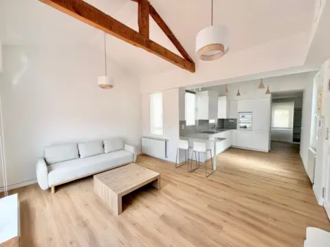 Piso en calle de María Teresa Gil de Gárate