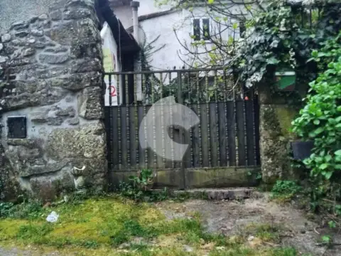 Casa pareada en calle A Pousa