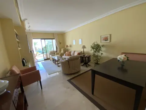 Apartamento en Nueva Andalucía-Centro