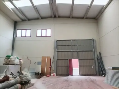 Nave industrial en calle de Alfonso Álvarez Miranda