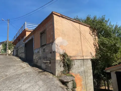 Casa en Valoiro- Lobios