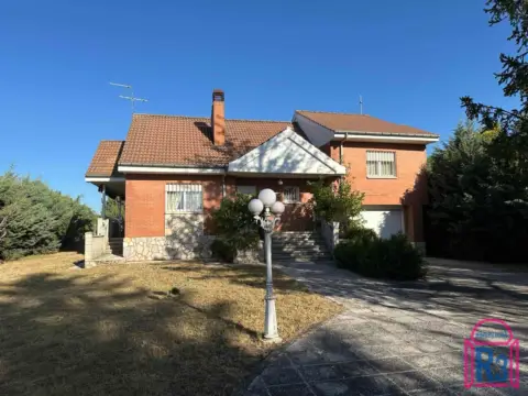 Chalet en Villarrodrigo de Las Regueras