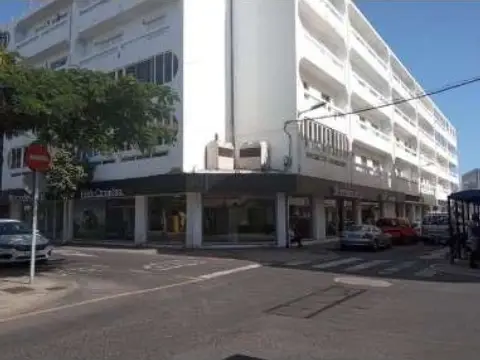 Local comercial en calle Peñas del Chaches