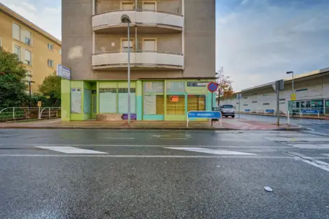 Local comercial en calle del Señorío de Echálaz, 16