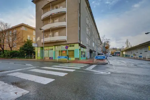 Local comercial en calle del Señorío de Echálaz, 16