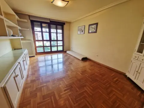 Piso en calle de Fernando Morán