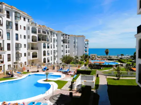 Apartamento en Urbanización El Hacho-La Duquesa Golf