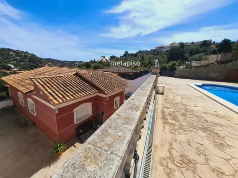 Chalet en Castellet i la Gornal