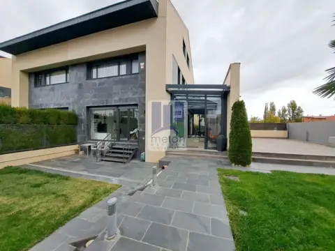 Casa en calle de Caleruega