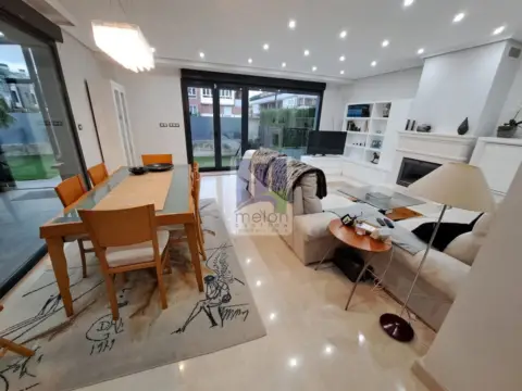 Casa en calle de Caleruega