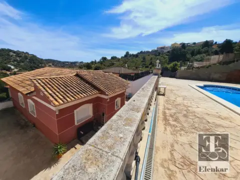 Chalet en Castellet i la Gornal