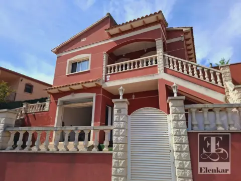 Chalet en Castellet i la Gornal