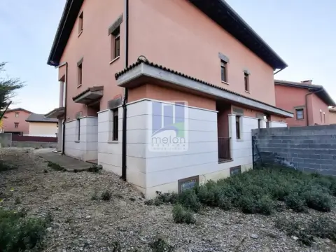 Casa en calle Villagonzalo Pedernales