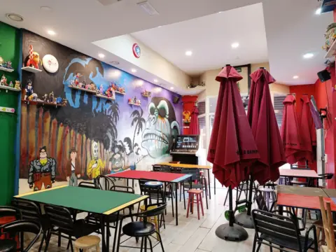 Local comercial en Universidad-Los Lirios