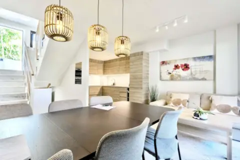 Casa pareada en calle de Azabache de Riviera, 36