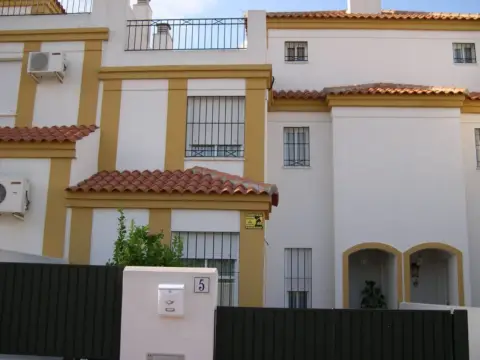 Casa adosada en Castilleja de la Cuesta