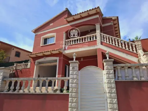 Chalet en Castellet i la Gornal