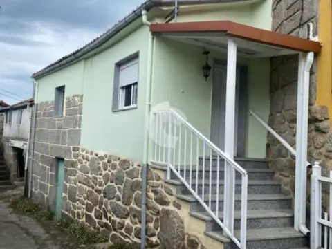 Casa adosada en A Vila- Lobios