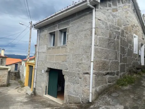 Paired house in A Vila- Lobios