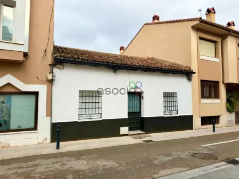Casa adosada en calle del Rosal