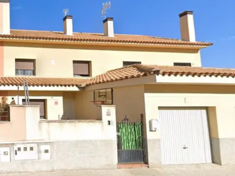 Casa adosada en Numancia de La Sagra
