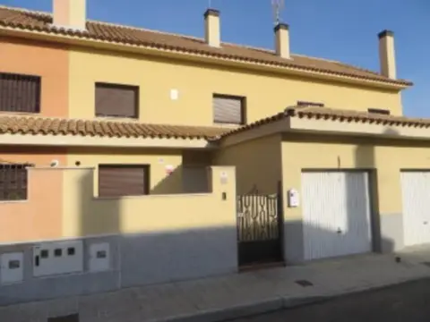 Casa adosada en Numancia de La Sagra