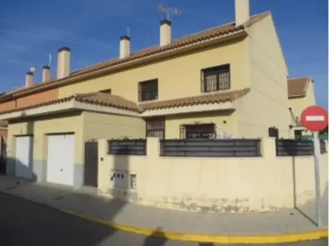 Casa adosada en Numancia de La Sagra