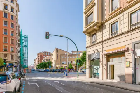 Local comercial en calle de Francisco Bergamín, 20