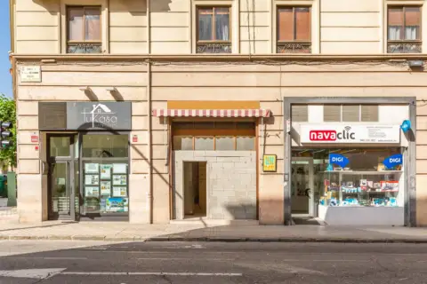 Local comercial en calle de Francisco Bergamín, 20