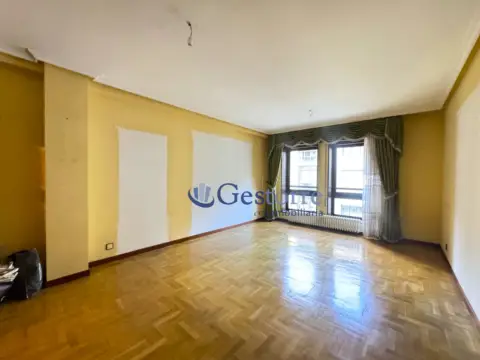 Piso en calle de Campoamor, 21