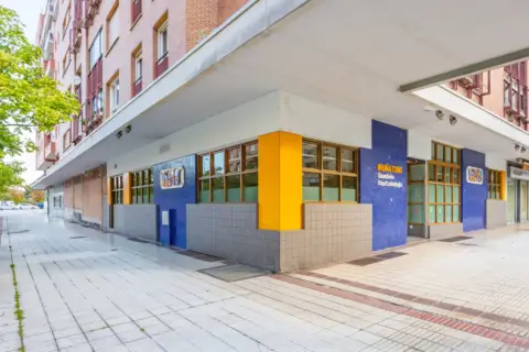 Local comercial en calle de Irunlarrea, 59