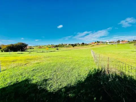 Terreno en calle La Cruz de Illas
