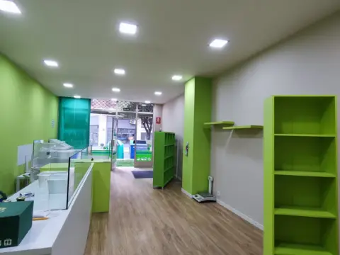 Local comercial en Residencia