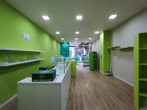 Local comercial en Residencia