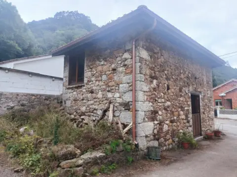 Casa en San Claudio-Trubia-Las Caldas