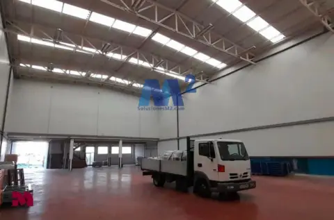 Nave industrial en Valdelacasa