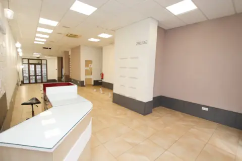 Local comercial en calle León y Castillo, 192