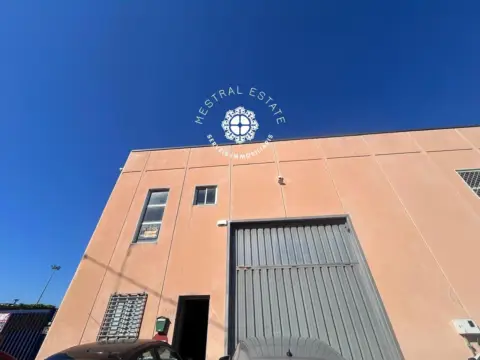 Nave industrial en Plaça d'Europa-Covamar