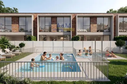 Casa adosada en calle de la Fuente Dorada, 1