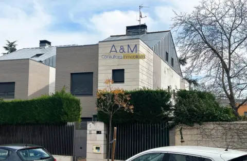 Casa pareada en calle de la Atalaya, 5