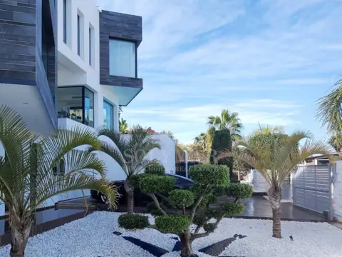 Chalet en calle de Leonardo da Vinci