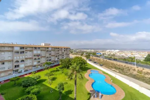 Apartamento en calle Villa Madrid, 43